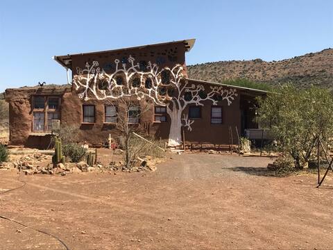 Mud Manna - a peaceful and creative earth retreat