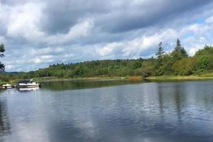 Beautiful Riverfront Home Utopia gallery image 5