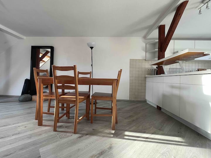 Schöne Dachgeschosswohnung In Zeitz - Zeitz