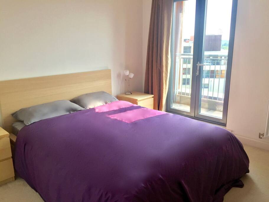Bedroom 1 (king bed)