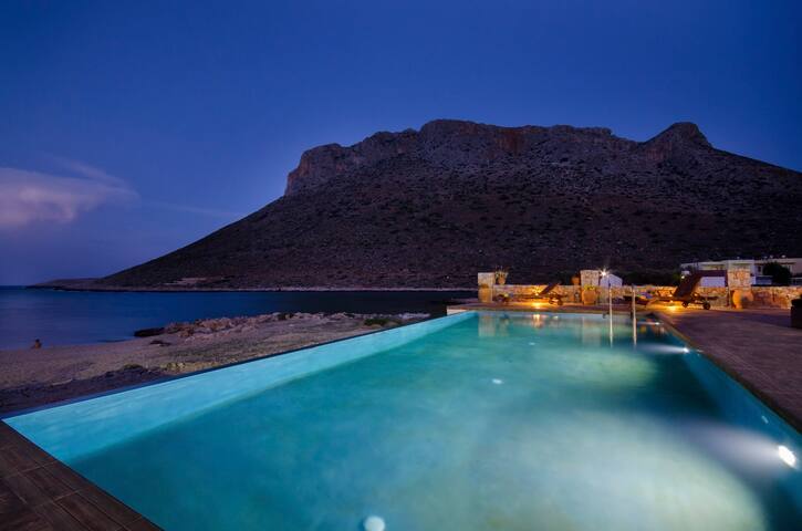 Beach front*Walk to Restaurant*Hydromassage*Basket gallery image 3