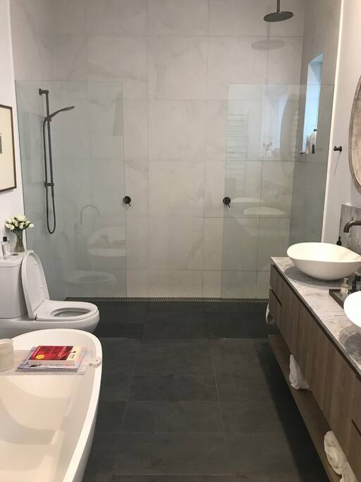 Ensuite