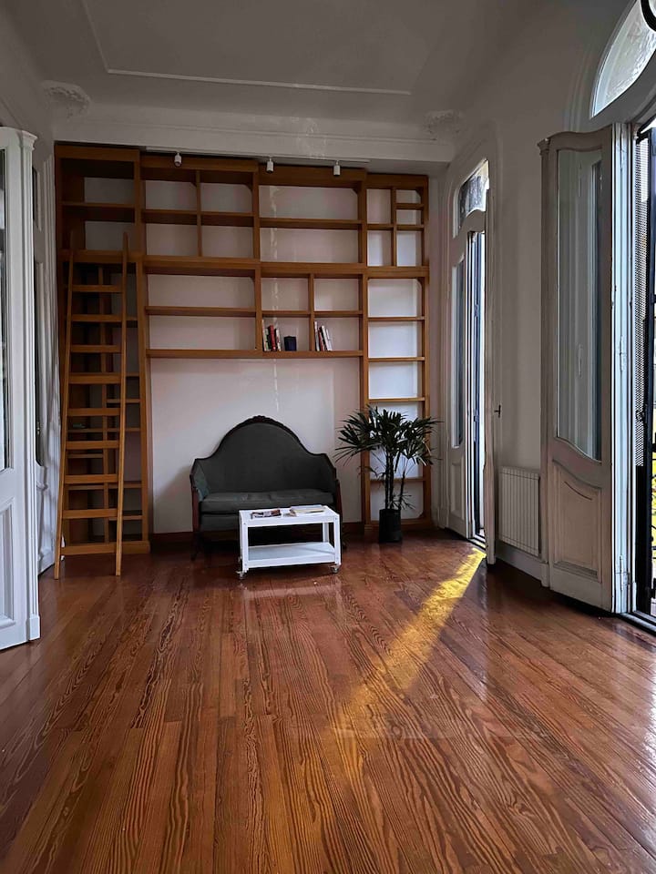 Turn-of-the-century apartment in Monserrat with private rooftop terrace