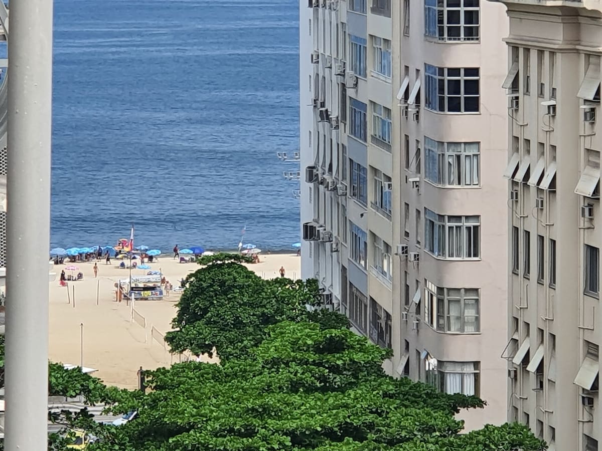 Puedes echar un vistazo a la playa desde el apartamento. 