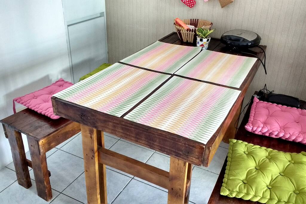 Dining table
Mesa de jantar