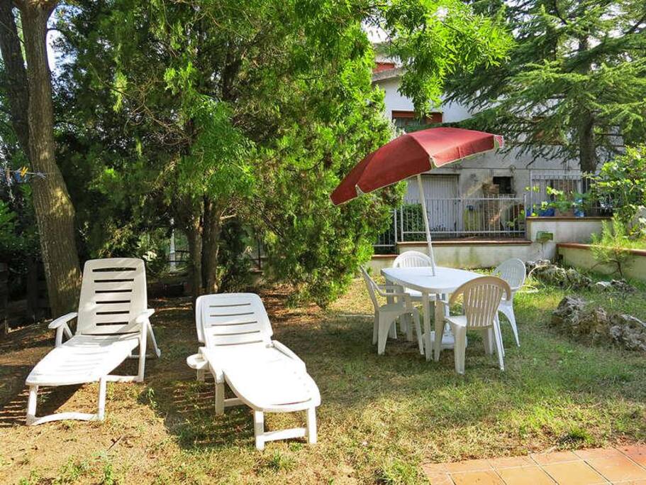 giardino attiguo l'appartamentino azzurro
