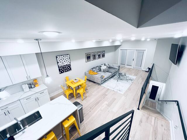 Designer 3BR Penthouse + Rooftop Free Cancellation gallery image 5