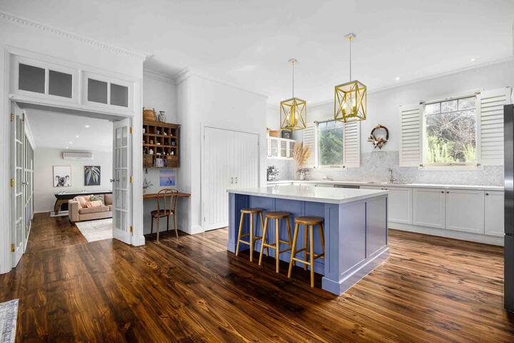 Kotor House. Walk to shops and beach! gallery image 4