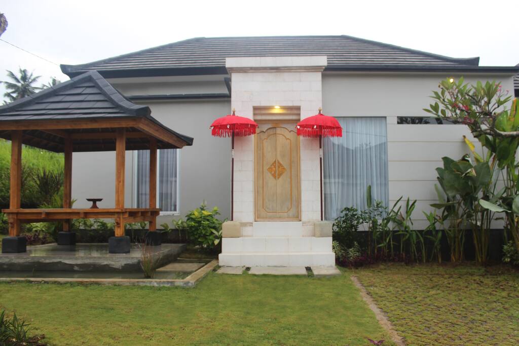 Villa's Gate