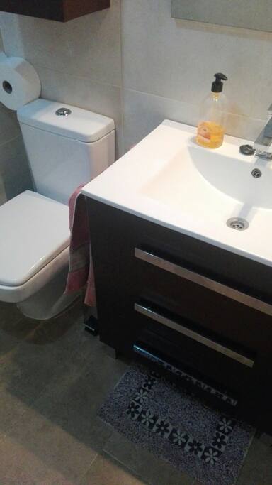 baño! bathroom!