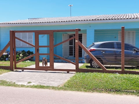 Anúncio popular: Summer house, 200 meters from the sea, with parking em Cidreira