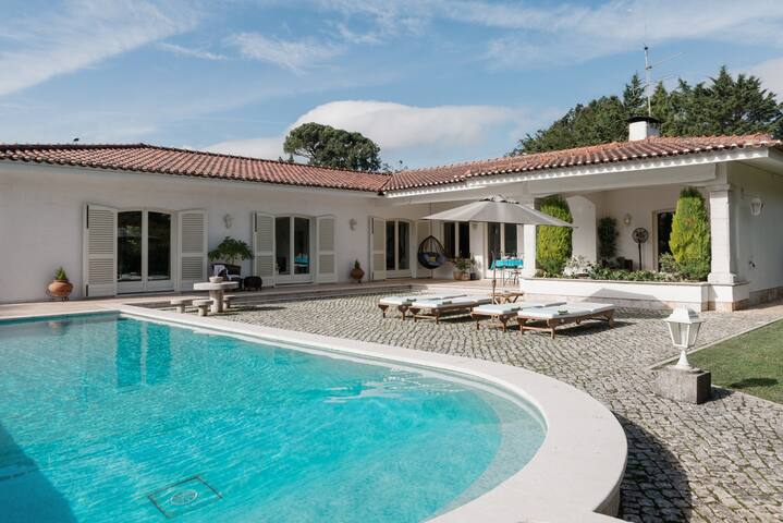 Family-Friendly Villa in Sintra Surrounded by Nature gallery image 2