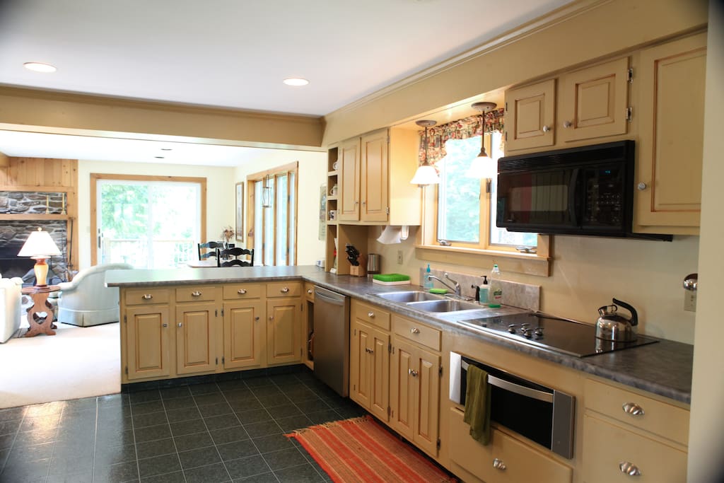 Full Service Kitchen w/ open floor plan to Family Room