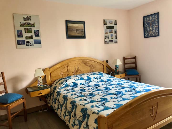 chumba cha kulala mara mbili na kitanda cha ukubwa wa malkia
ghorofa ya juu 