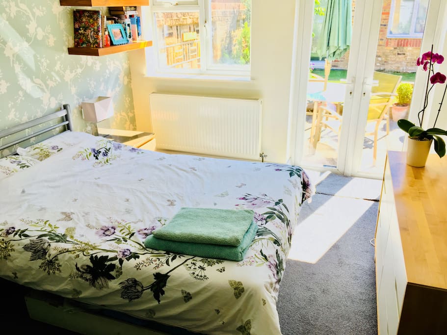 Second double bedroom overlook large garden