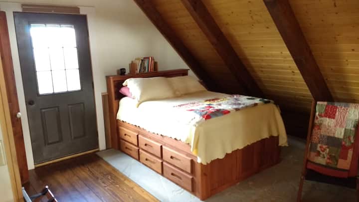 À l'étage, salle de bain double/salle de bain complète/terrasse privée avec vue