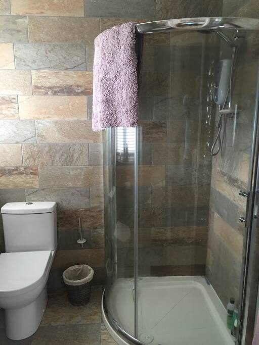 Modern en-suite facilities.