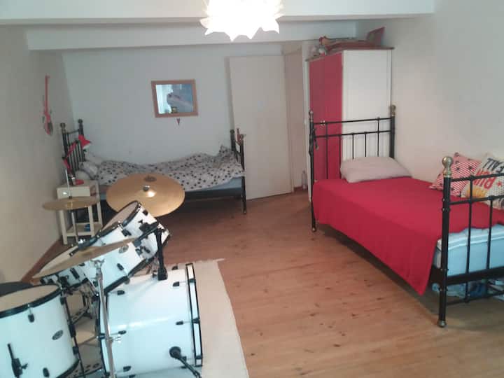 Chambre 3 avec 2 lits simples