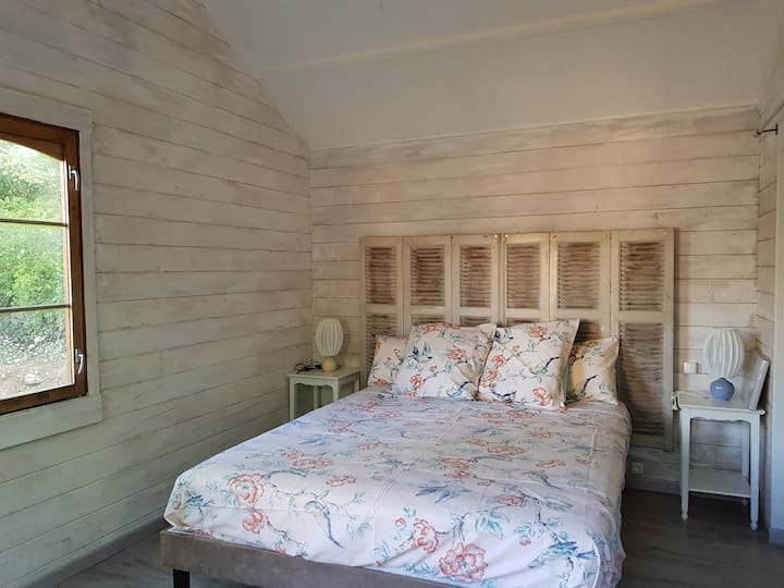 ห้องนอนมีเตียง 160 หลัง