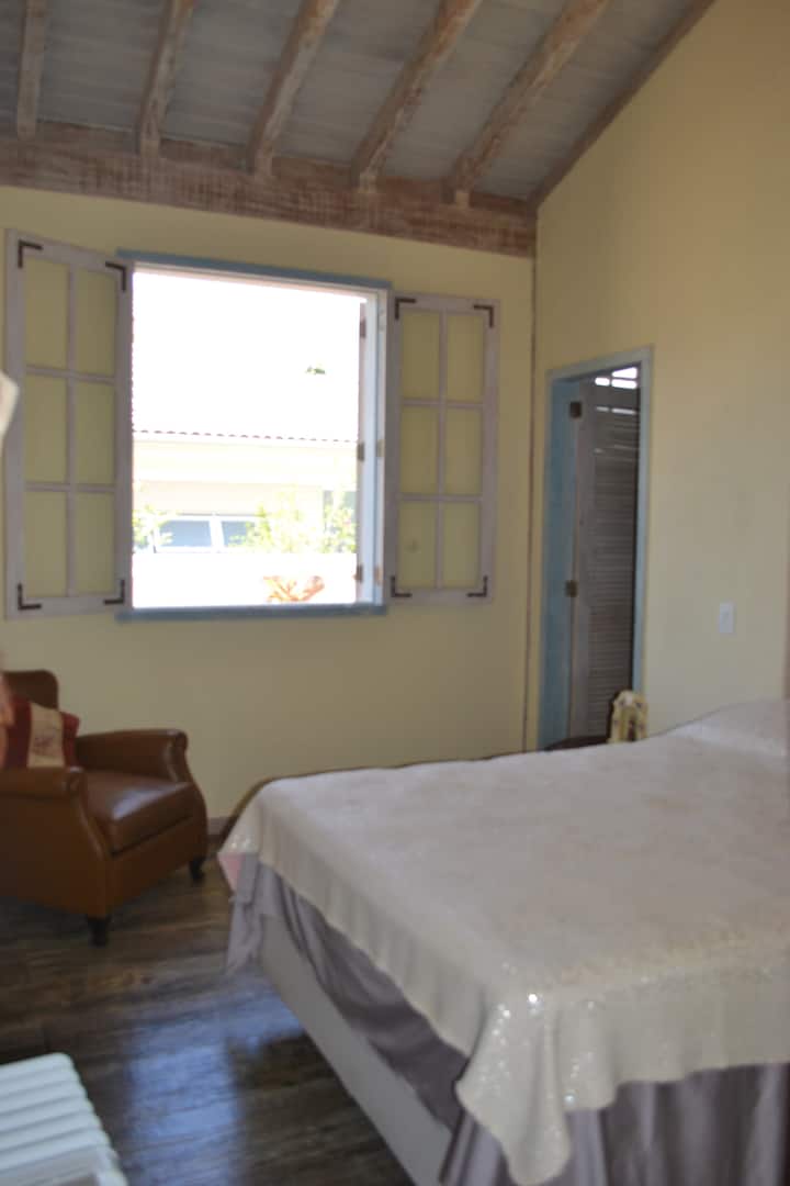 סוויטה עם מזרן איכותי וסדינים בגודל 400 חוטים...