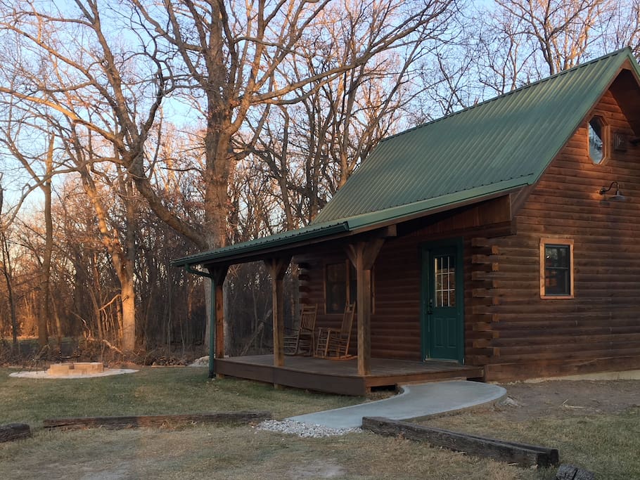 Little Cabin in the Woods Great for Staycation! Cabins for Rent in