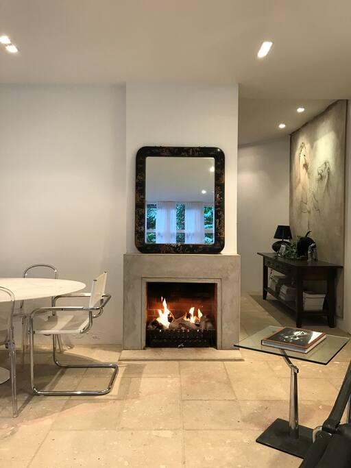 Gas fireplace