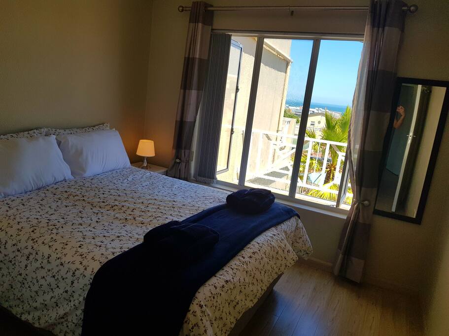 1st Bedroom with queensize bed