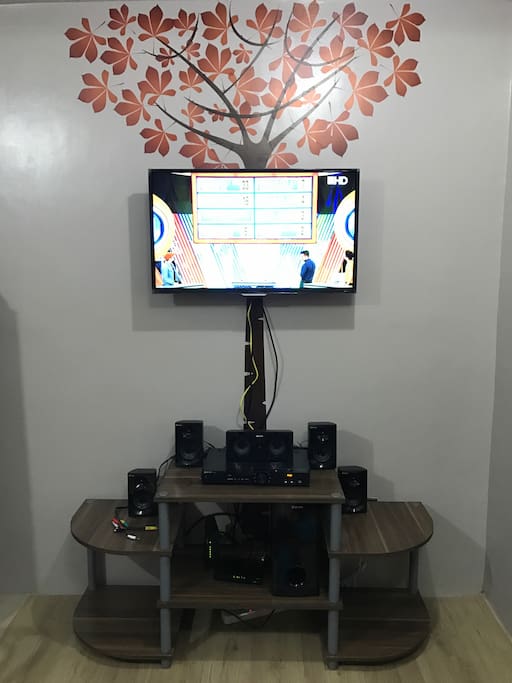 32 inch Smart TV with complete Home Theatre