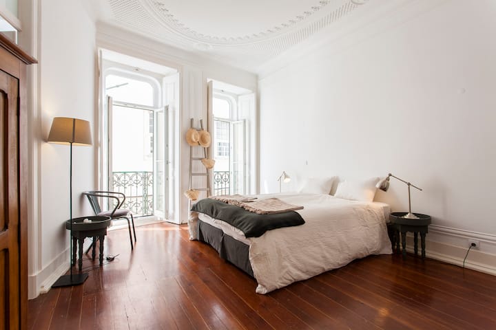 ห้องนอนในตัวพร้อมเตียงเดี่ยว 2 หลังพร้อมเตียงคู่ 1 หลัง 