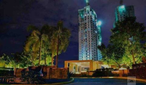 Urban Bi Level Penthouse minimum 2 night stay