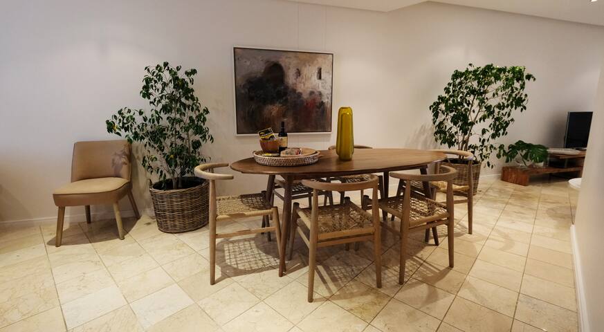 Spacious V&A Marina Garden Apartment | Bannockburn gallery image 2