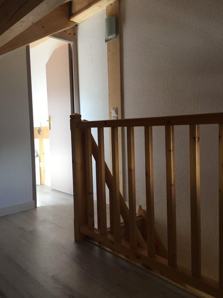 priestor na spanie v apartmáne na dosiahnutie obývacej izby alebo spálne 1 