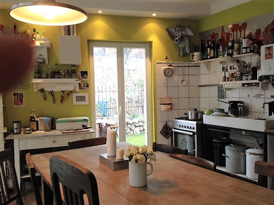 von hier aus gehts in den garten - direkt mit der kaffeetasse in der hand!