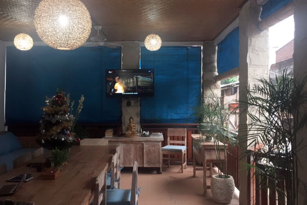 Living Area/Entrance