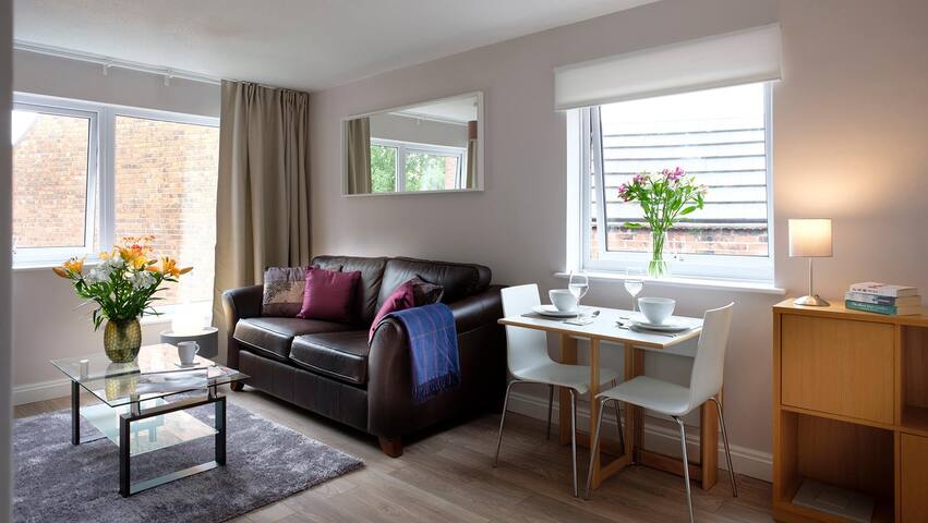 LIGHT, BRIGHT, CENTRAL APARTMENT WITH PARKING