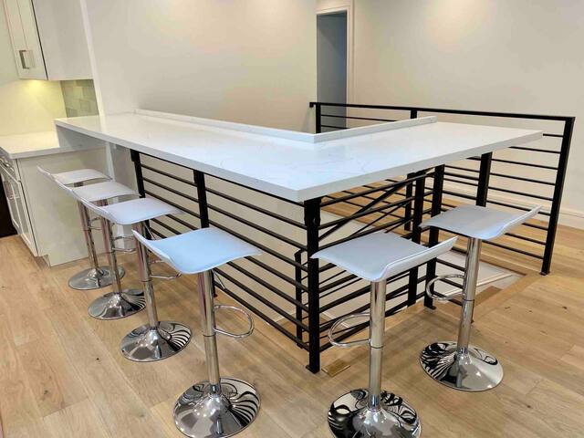 6BR Spacious Comfy Modern Quiet Retreat, Walk Dtwn gallery image 4