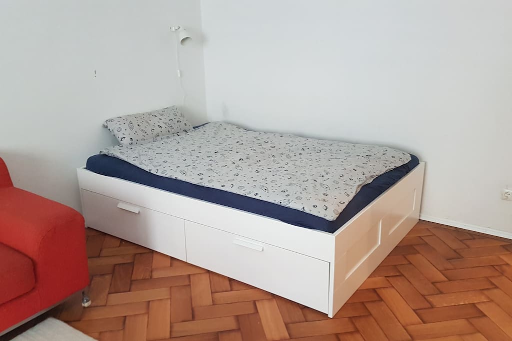 double bed 1/2