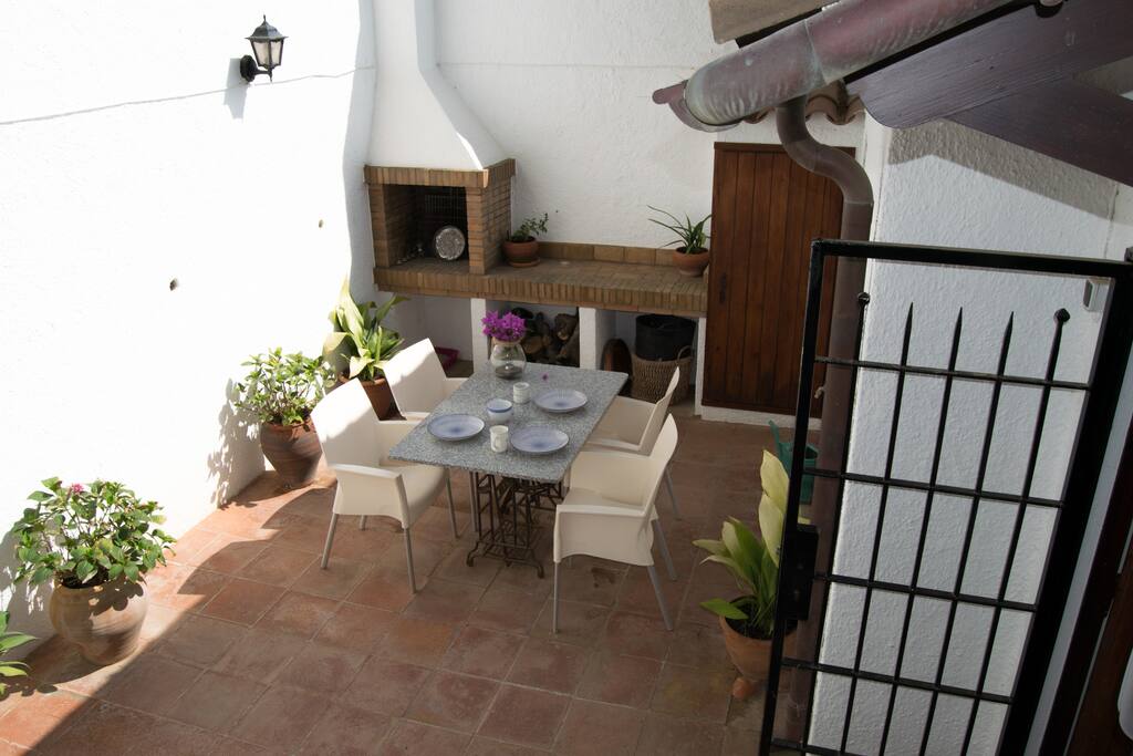 patio con barbacoa y acceso a nivel superior zona de relax y vistas a montaña-SA PUNTA COSTA BRAVA