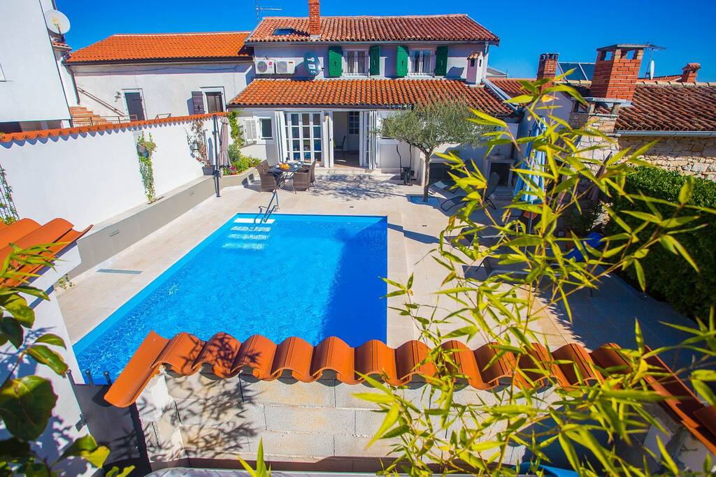Pool area