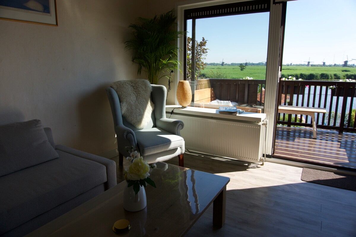 Popular Airbnb listing: House with unique views of Kinderdijk. in Zuid Holland