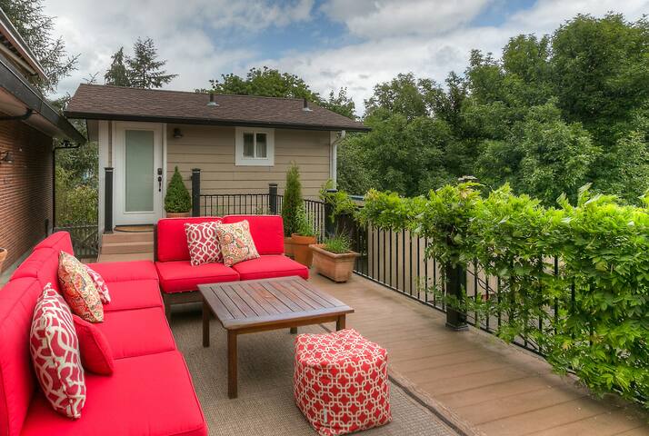 Willamette Valley Riverside Retreat