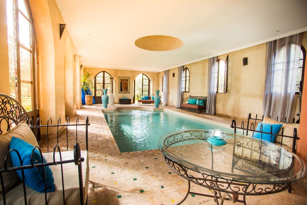 La piscine intérieure 8mx4m chauffée à 30°