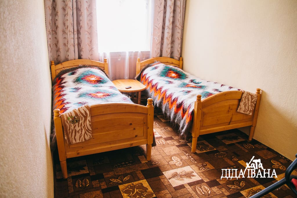 спальня з роздільними ліжками