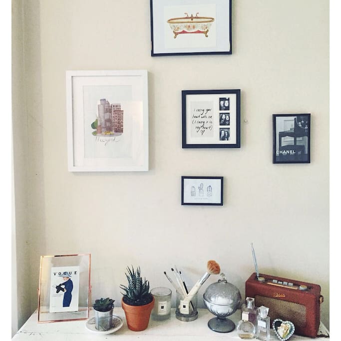 Beautiful decor. Roberts radio for you and anything you need.