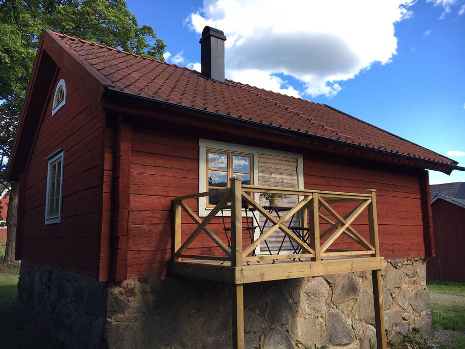 Baksida med balkong.