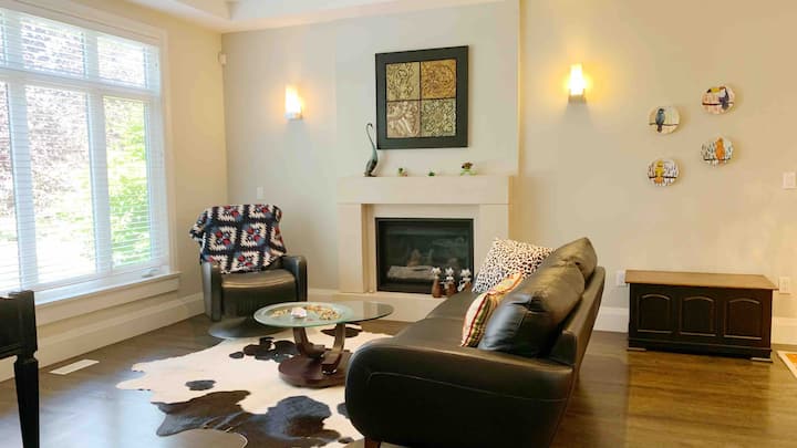 Comfy 2br + 2ba Easy To Ubc, Beaches, Dt& Bc Pl. - Vancouver
