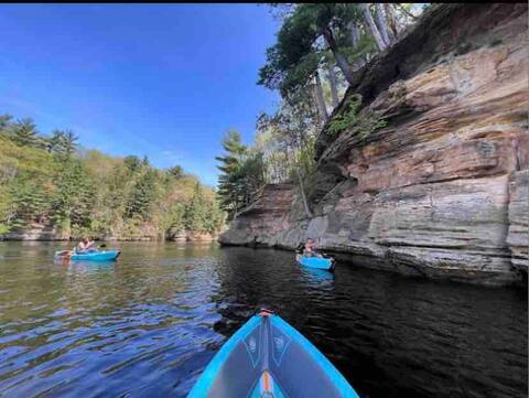 Sandstone Rustic Retreat & Dells Domes - Sleeps 28