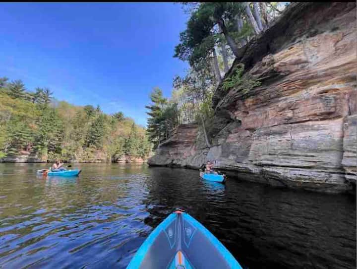 Sandstone Rustic Retreat & Dells Domes - Sleeps 26