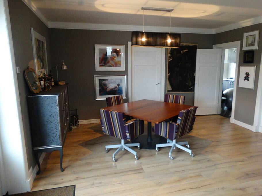 Appartement woonkamer links