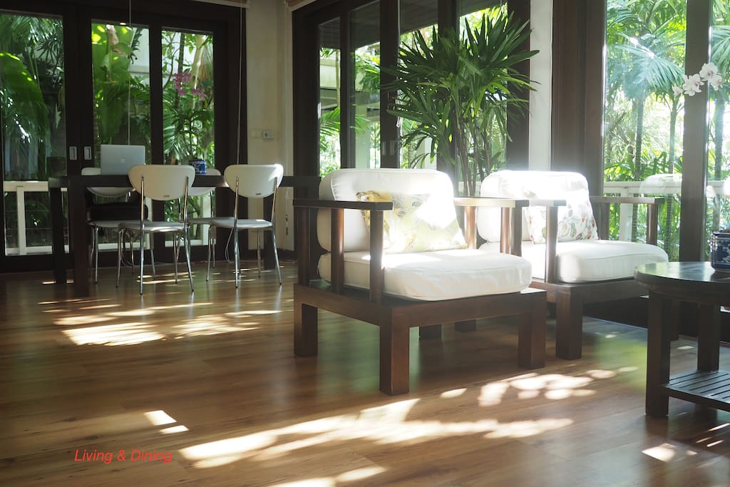 Dining and lounge area